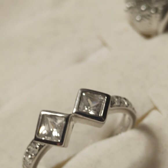 Size 6 Sterling Silver & Square Cut Cubic Zirconia Women's Ring - Picture 4 of 5
